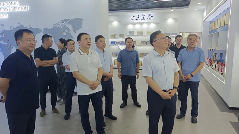 青島市政協副主席薄濤一行十余人蒞臨銳智智能考察調研 青島市政協副主席薄濤一行十余人蒞臨銳智智能考察調研